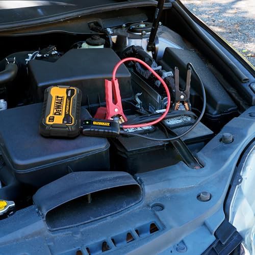 DEWALT DXAELJ25 2500 peak amp portable lithium jump starter — photo 5